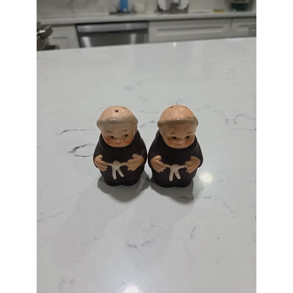 Vintage W. Germany Goebel Porcelain Friar Tuck Brown Monk Salt & Pepper Shakers